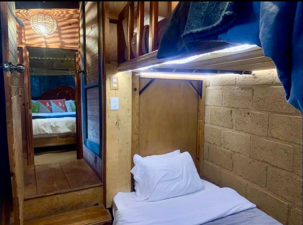 7 of 11: habitación