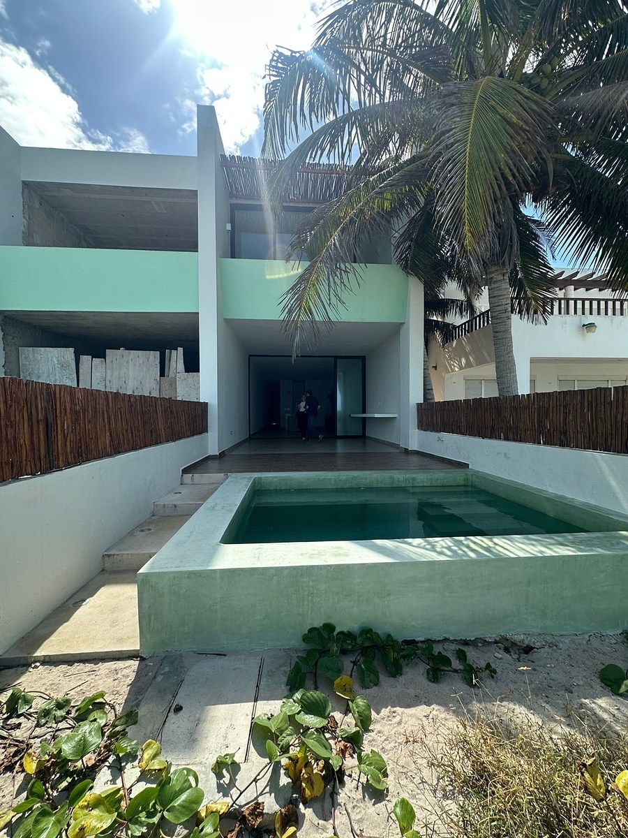 2 de 13: Fachada Posterior