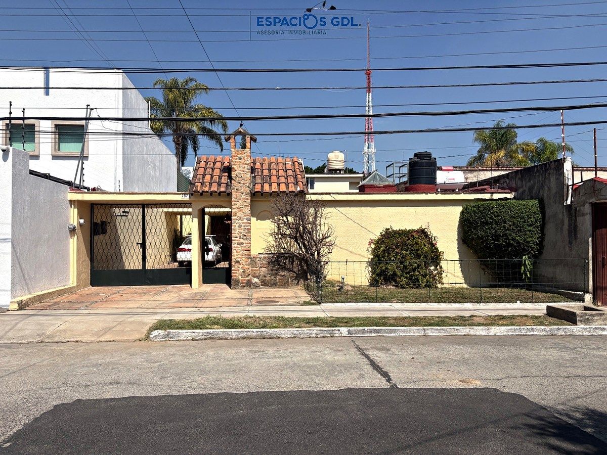 Excelente Propiedad para Remodelar en Zona de Alta Plusvalía.