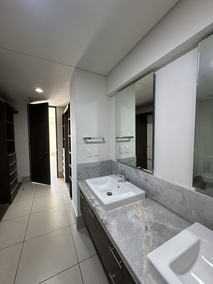 17 de 38: Baño Habitación Principal