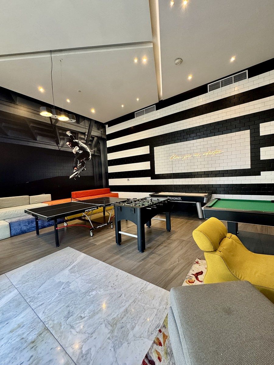 28 de 38: Salón de juegos