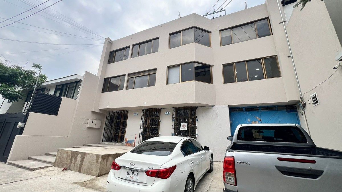 Oficinas y locales en renta en Manuel Acuña a 3 cuadras de Casa Jalisco, foto 1 de 5