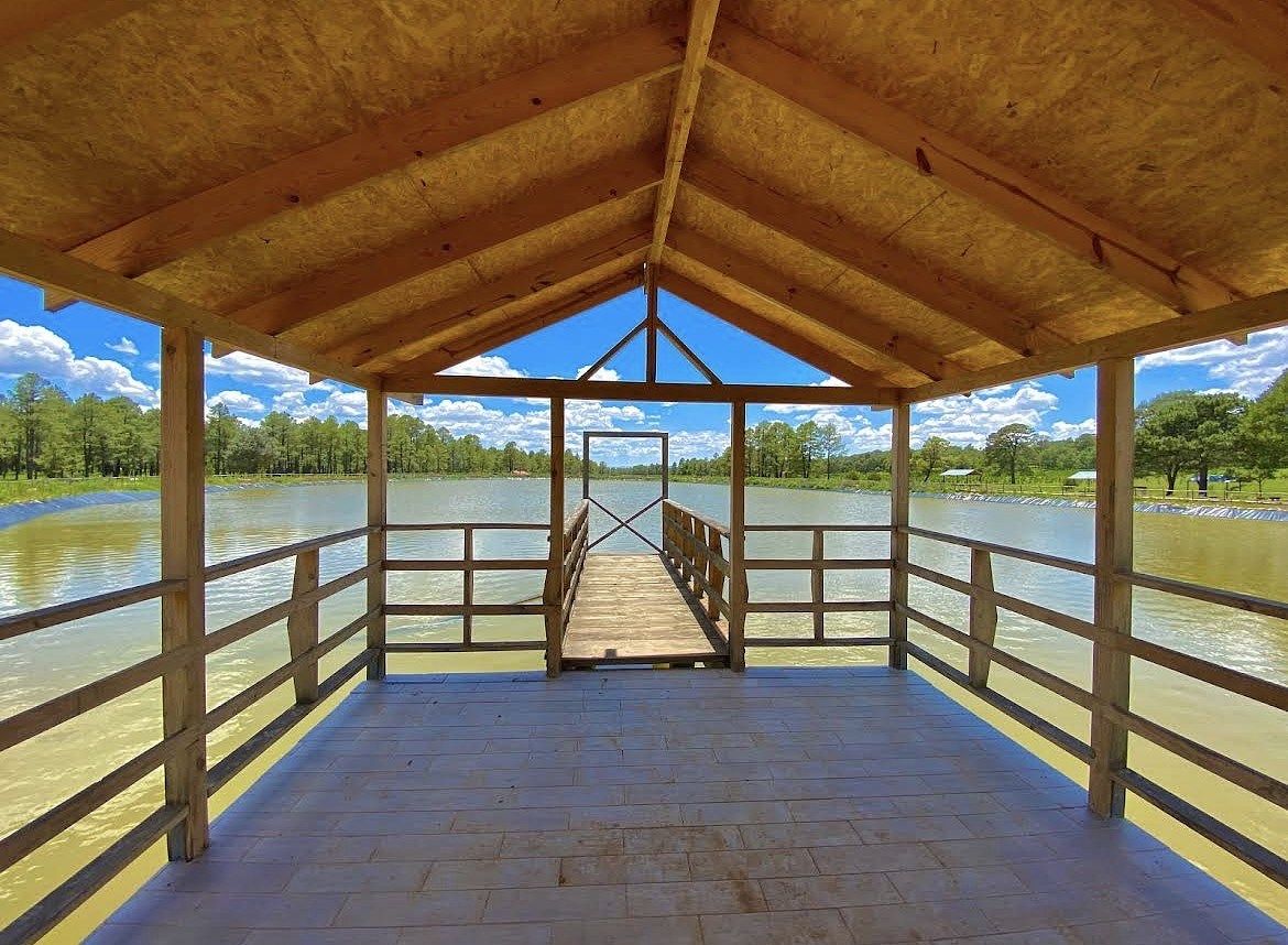 14 de 16: Hermosa vista a uno de los lagos