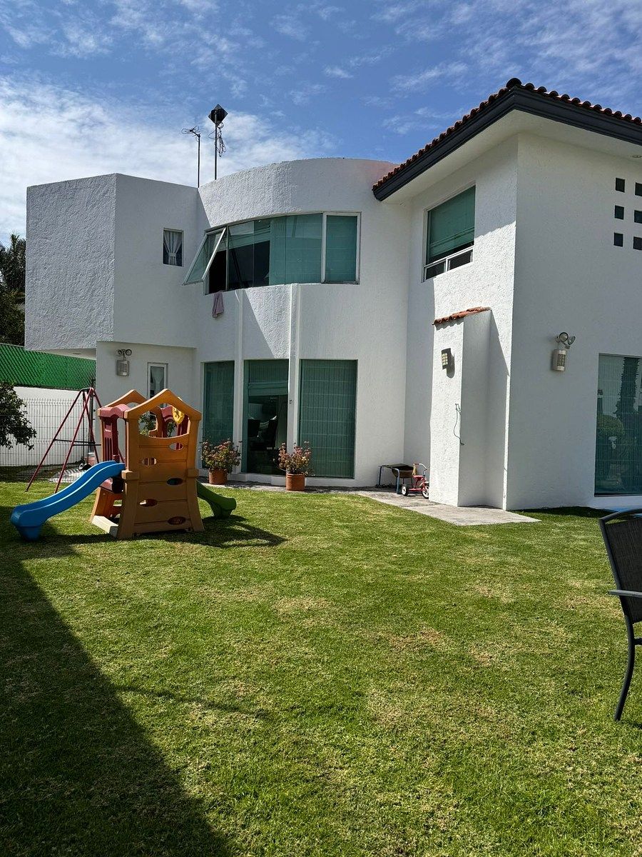 8 de 37: Fachada lateral