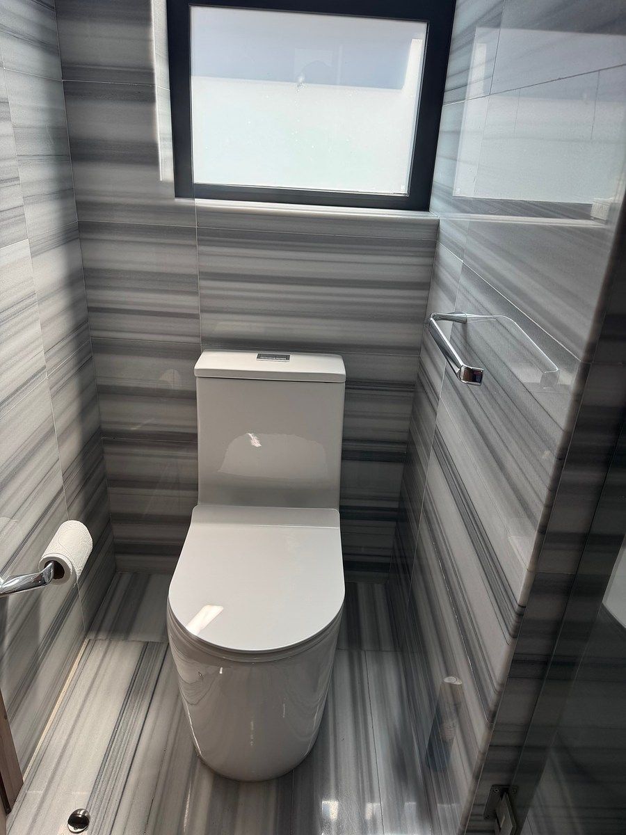 19 of 38: Baño de la recámara principal