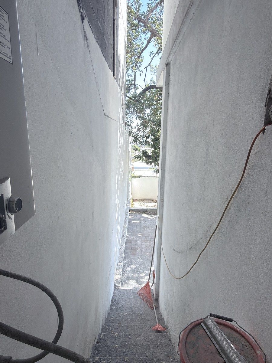 17 de 18: pasillo al patio