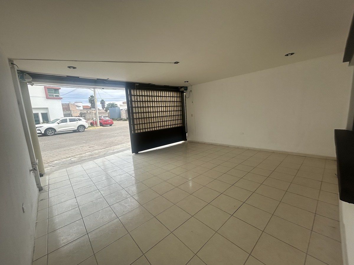 1 of 26: Cochera techada para 2 vehículos