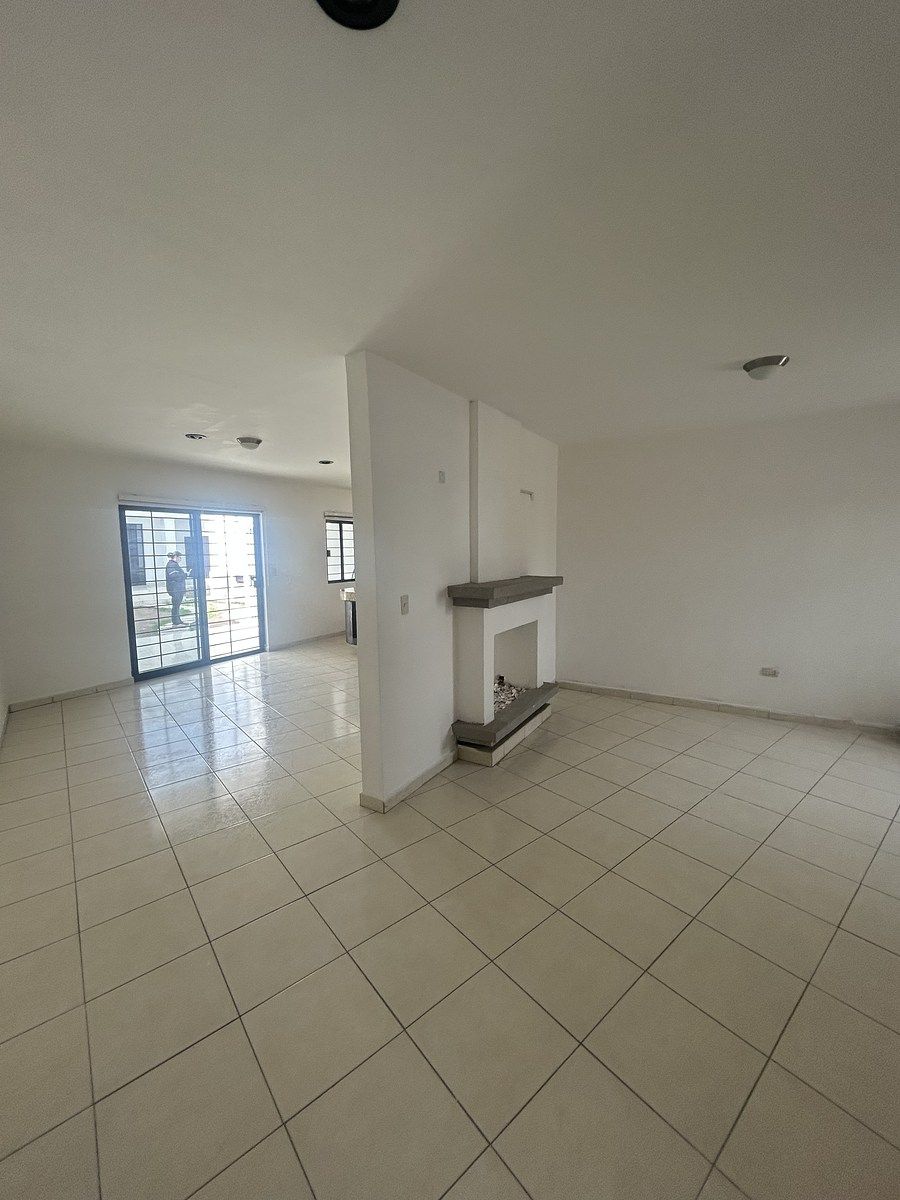 4 of 26: Sala-comedor