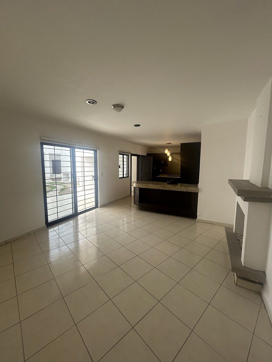 5 of 26: Comedor con vista al jardin