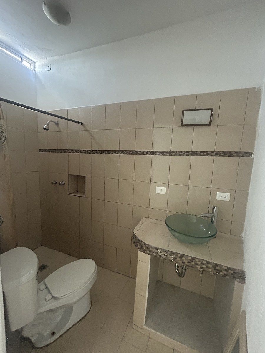 13 of 26: Baño en planta baja