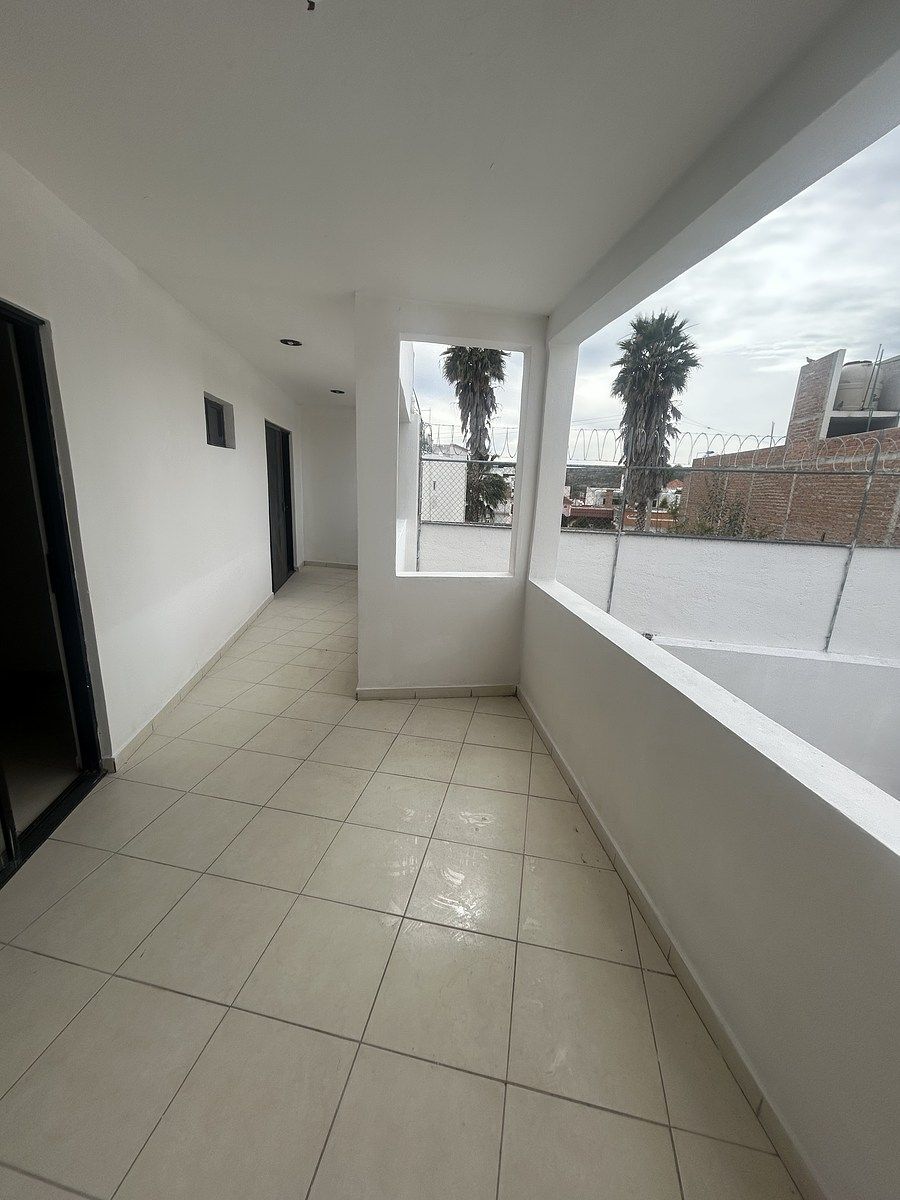 25 of 26: Balcon para 2 habitaciones