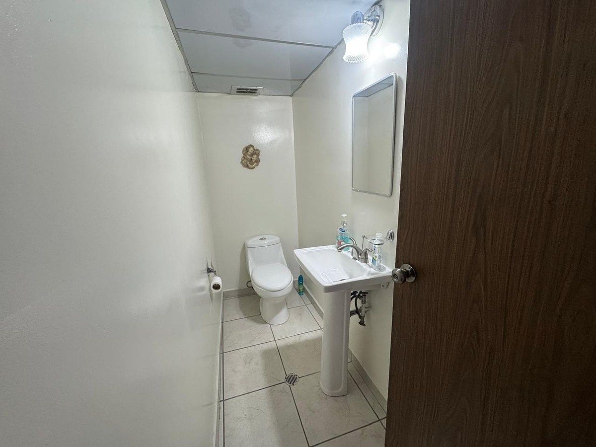 8 de 18: Medio Baño