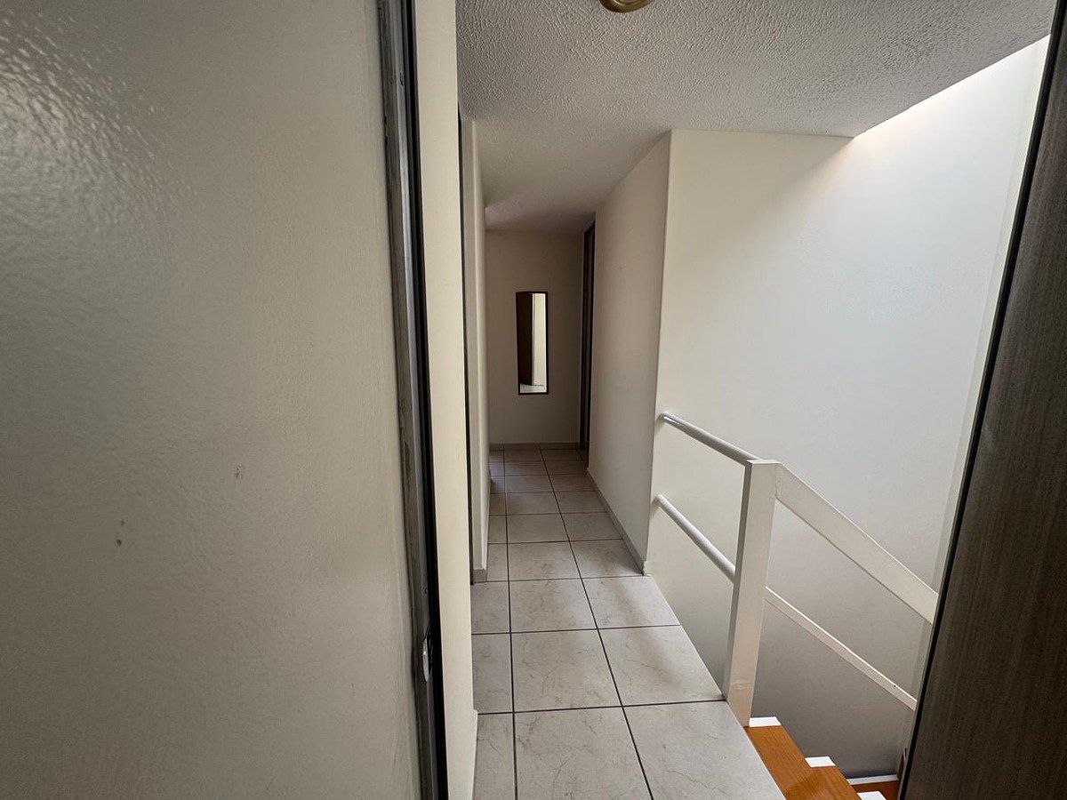 11 de 18: Pasillo primer piso