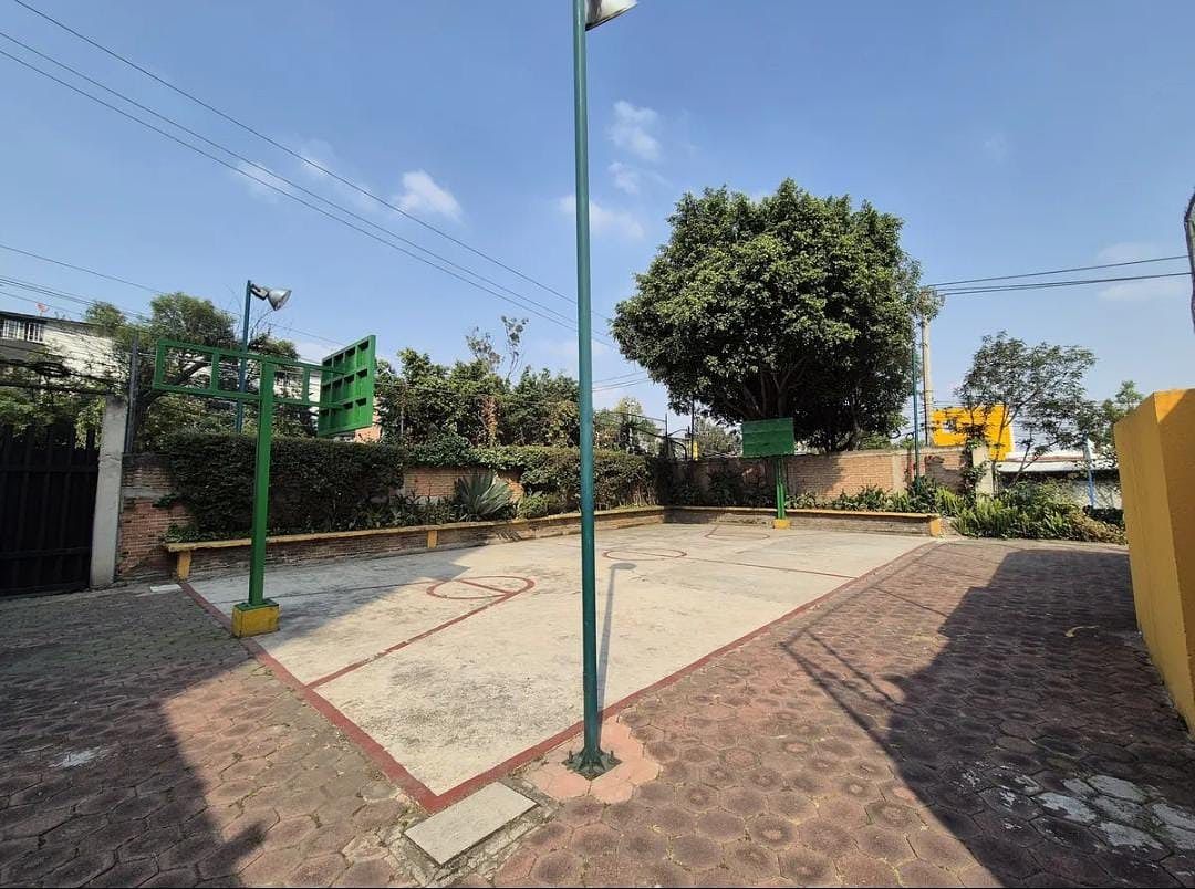 16 de 18: Cancha de Basketbol