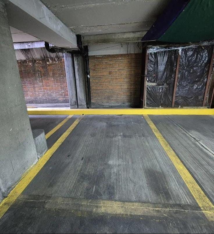 18 de 18: Estacionamiento