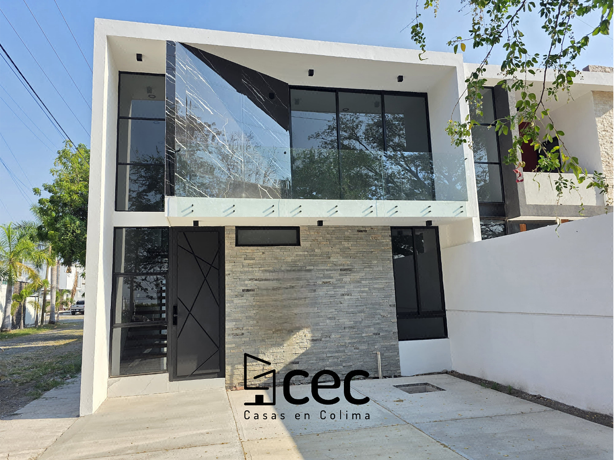 Casa en Venta en Esquina, 3 Recámaras, 3 Baños, Cochera para 2 Autos