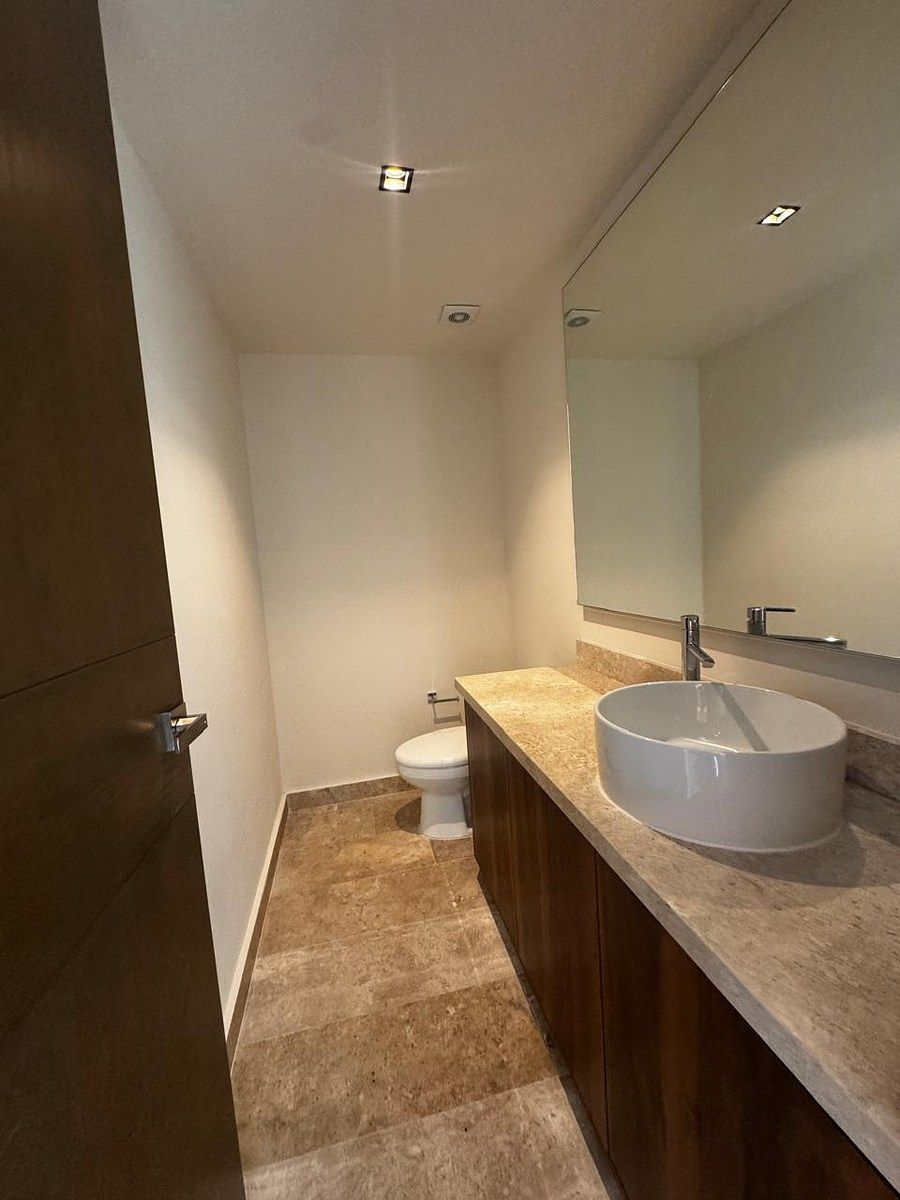 9 de 35: Medio baño