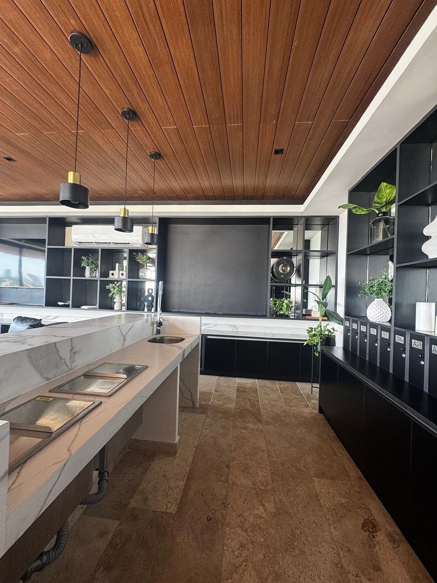 25 de 35: Bar cn cabas