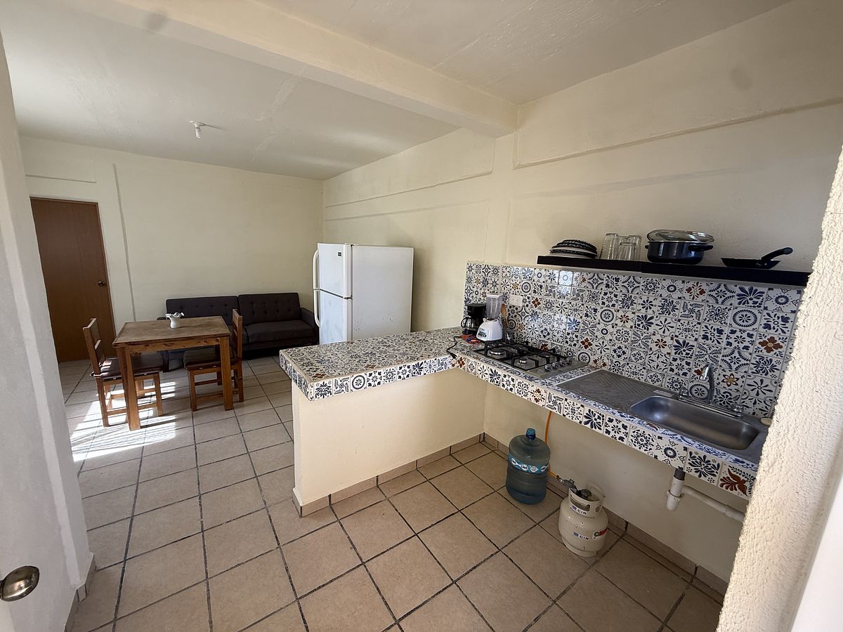 4 de 8: COCINETA/COMEDOR/SALA