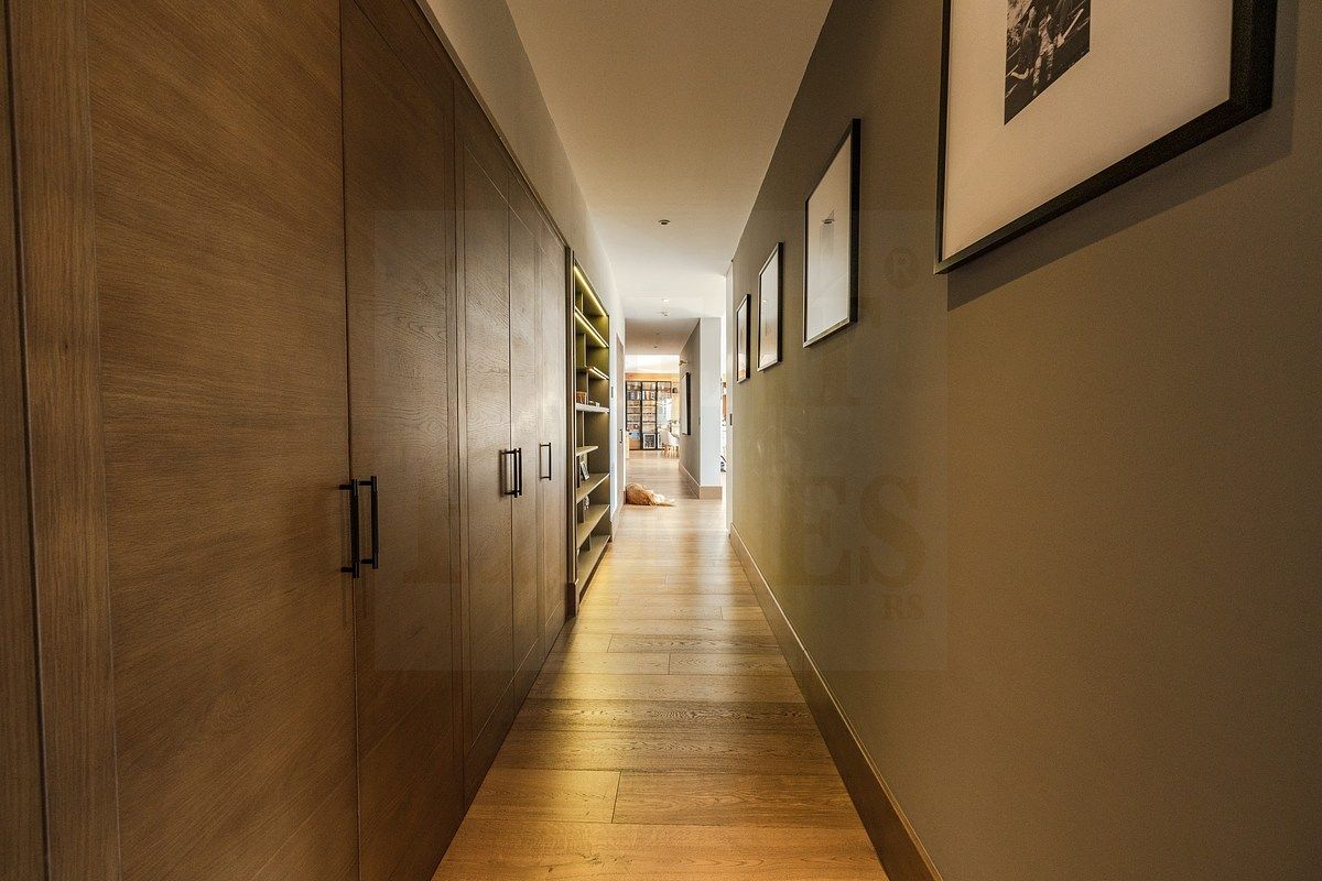 17 de 22: Pasillo distribuidor