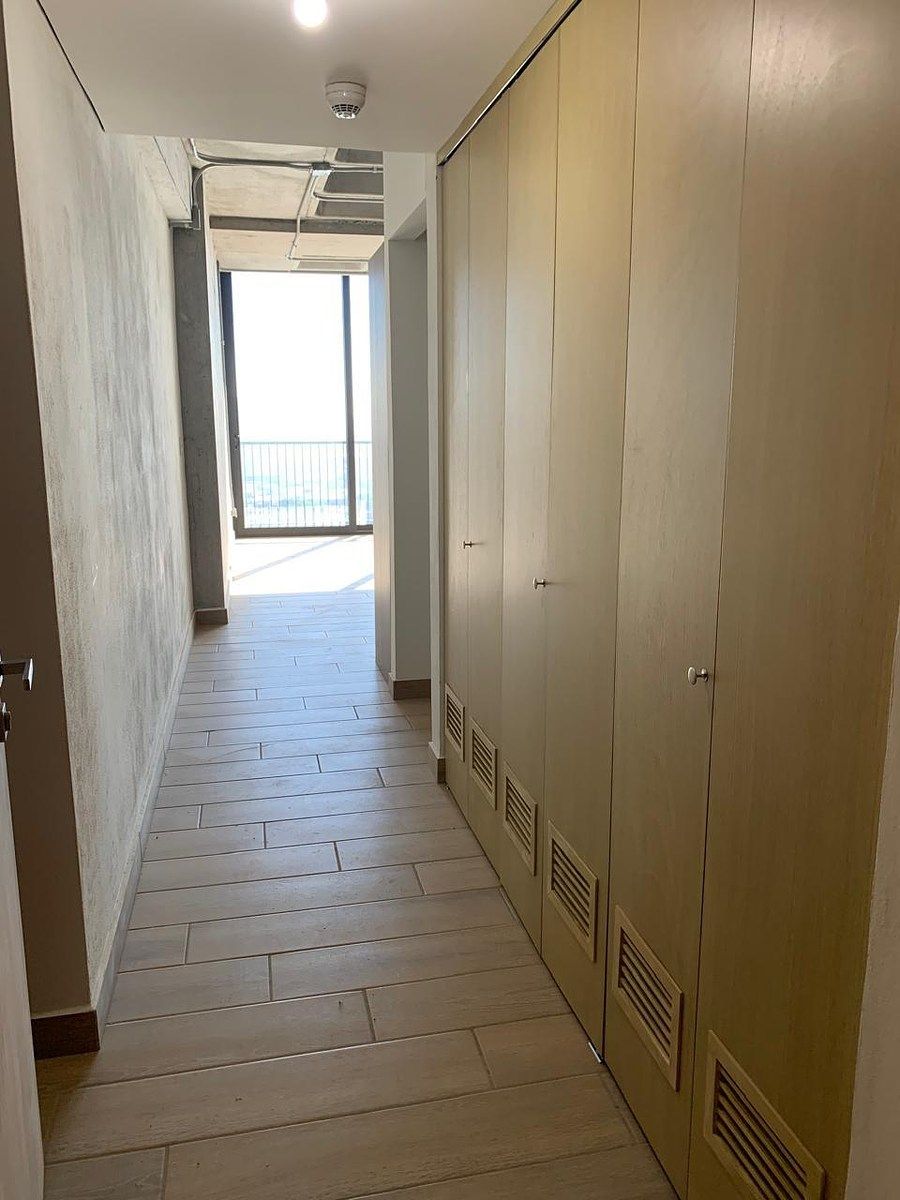 7 de 12: Lavandería con carpinterías