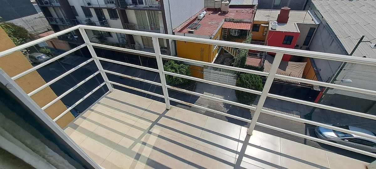 16 de 28: Balcón sala