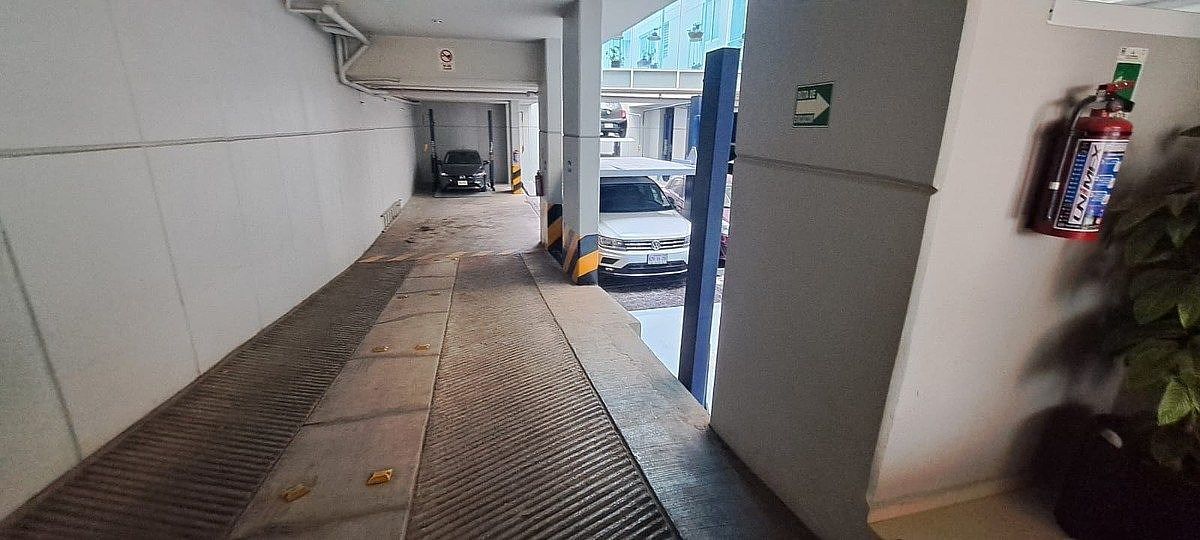 20 de 28: Estacionamiento