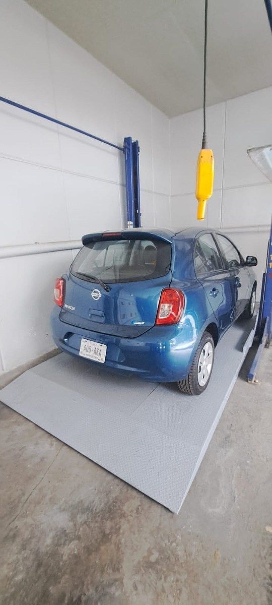 22 de 28: Estacionamiento