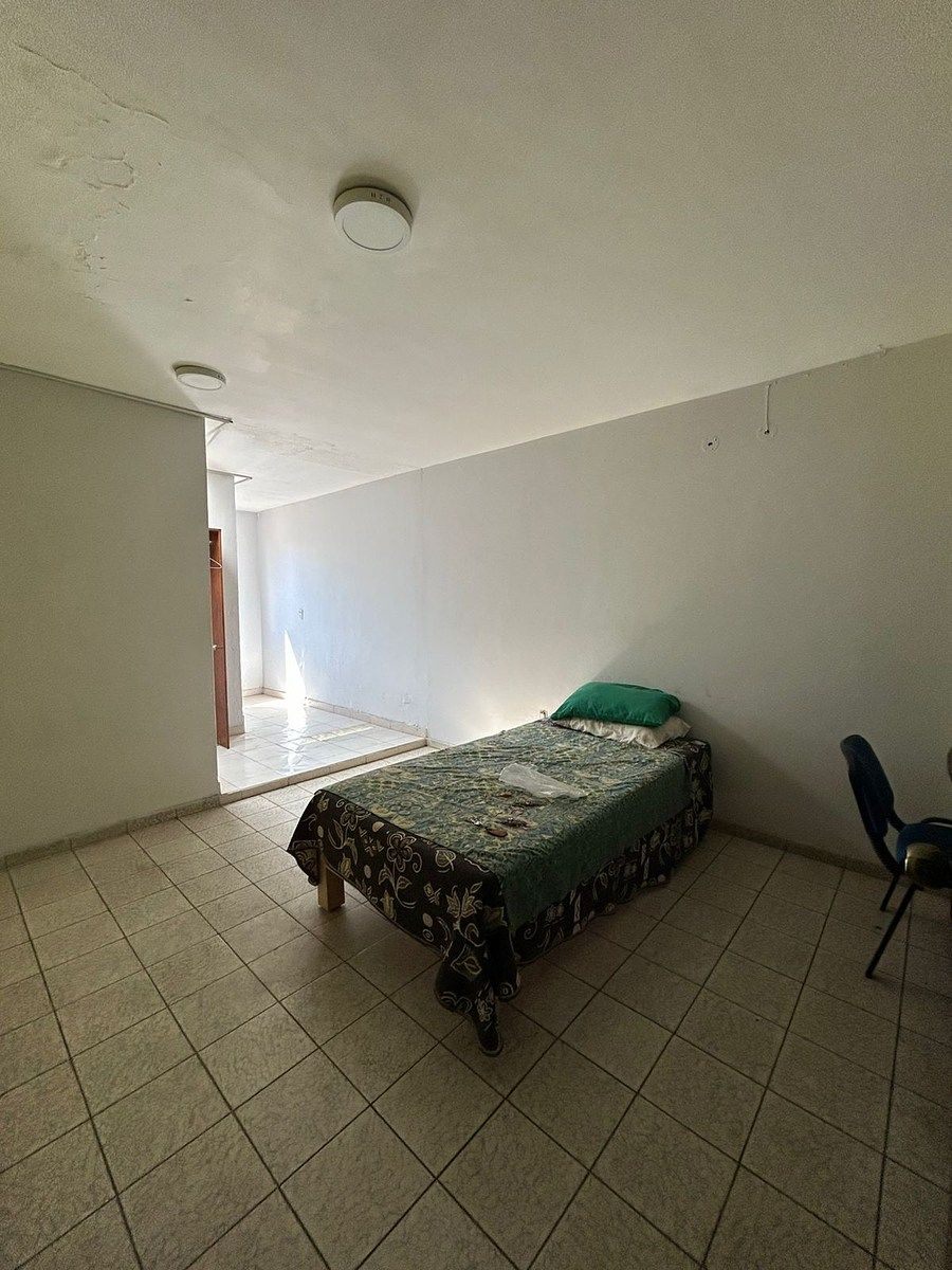 18 de 27: habitación con baño y tina