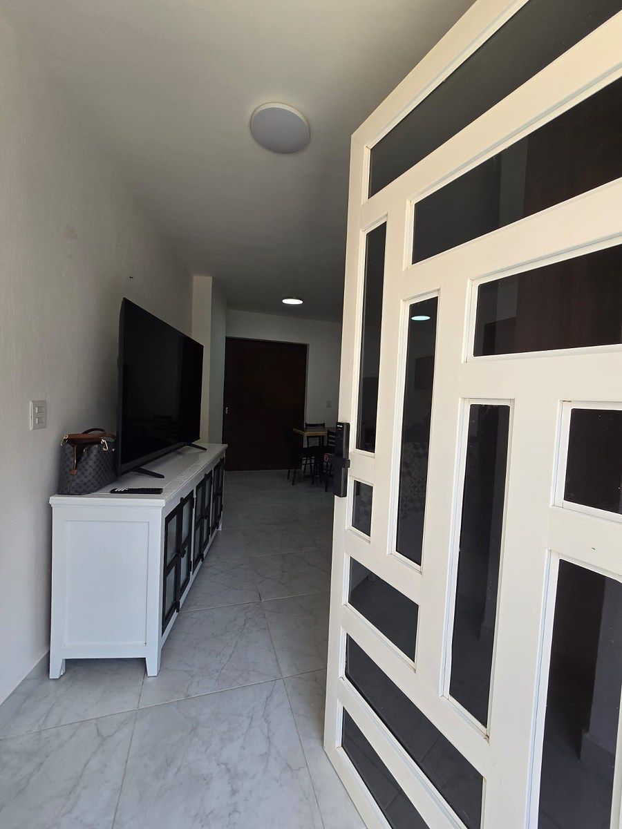 3 de 23: depto 1er piso 2 hab