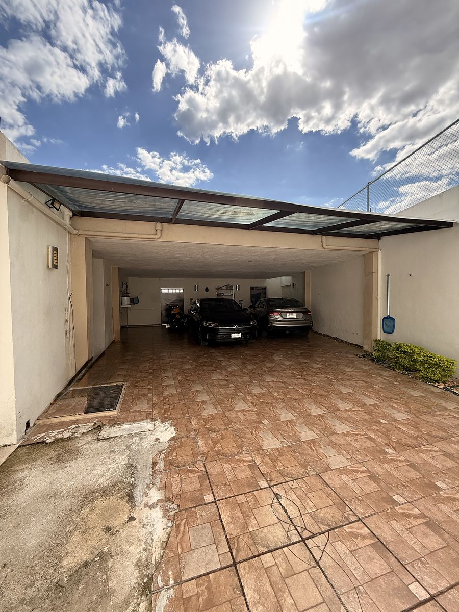 15 de 15: Estacionamiento