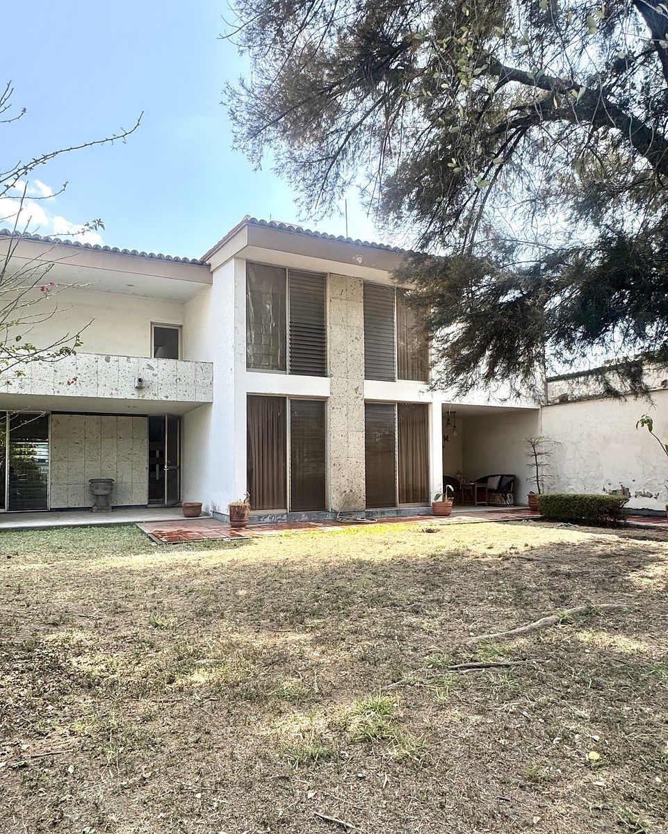 14 of 29: Fachada posterior