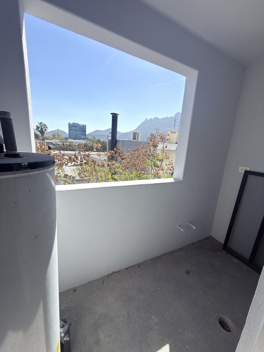 7 de 11: BALCON DEL AREA DE LAVANDERIA