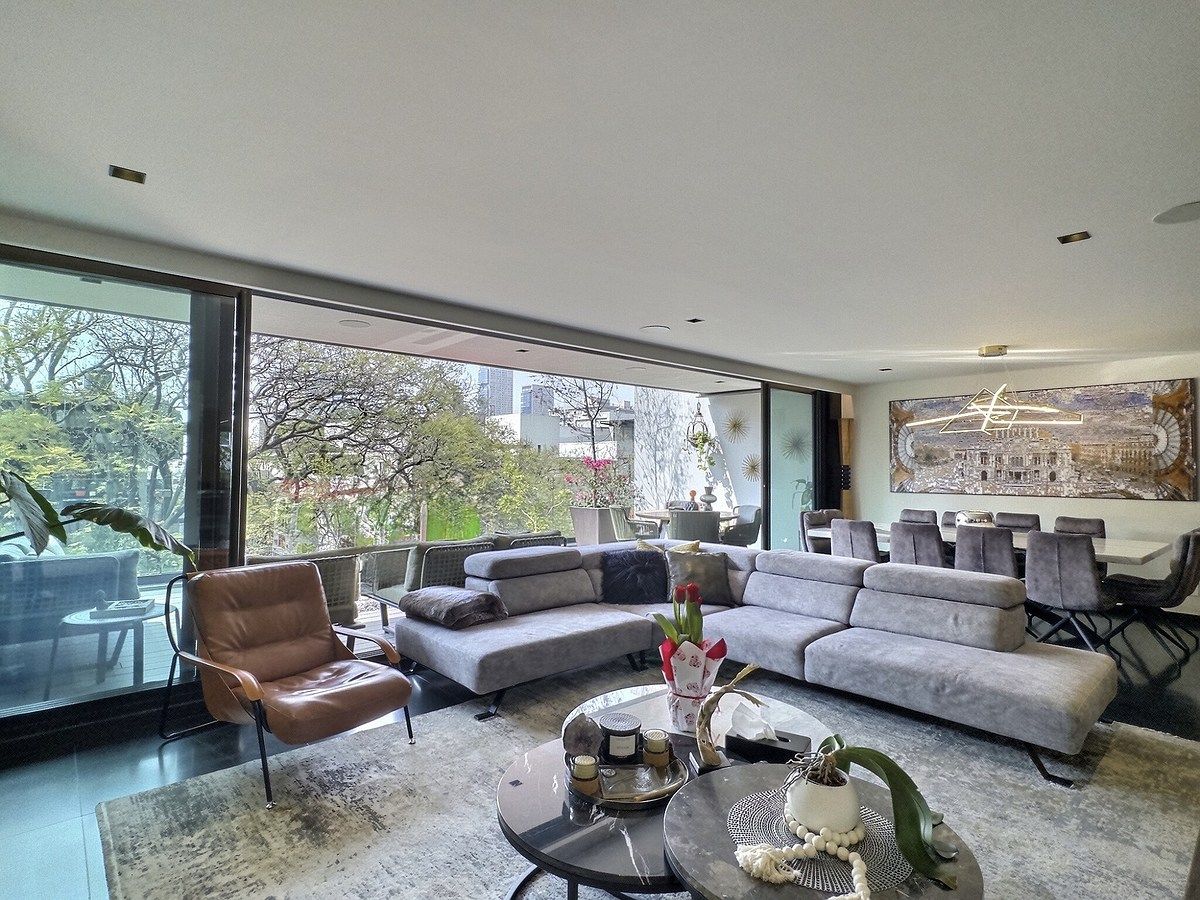 3 de 32: Sala con acceso directo a la terraza