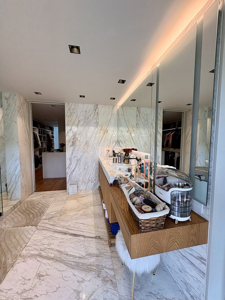 13 de 32: Baño de la Recámara principal iluminado con amplio espacio