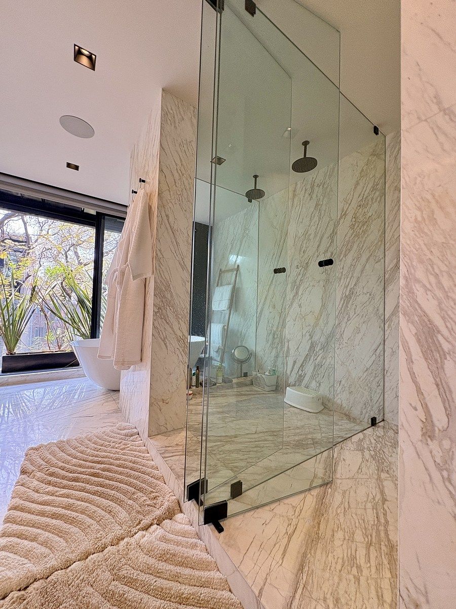 19 de 32: Baño de la recámara principal