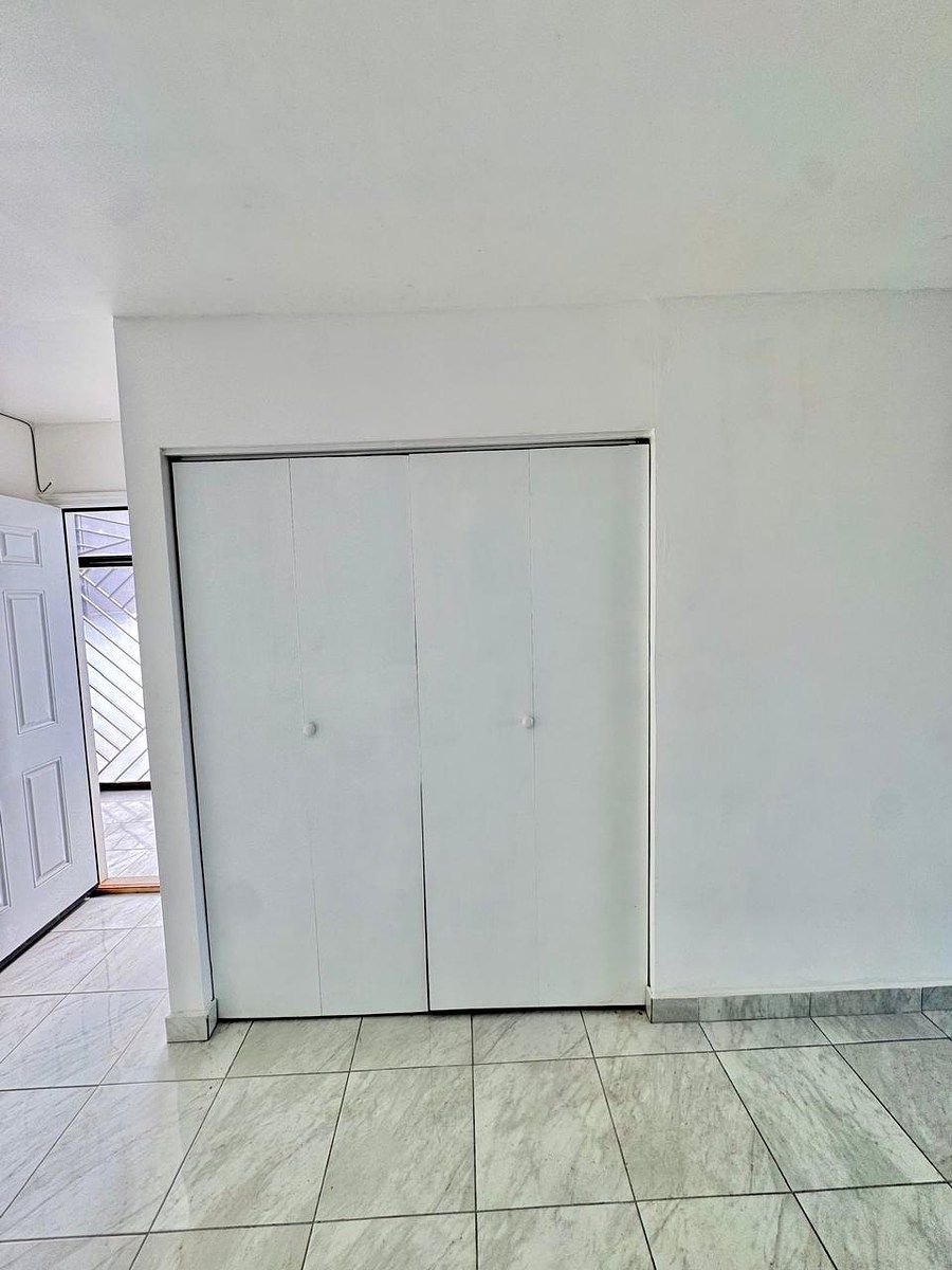 8 de 14: AREA DE LAVADORA Y SECADORA