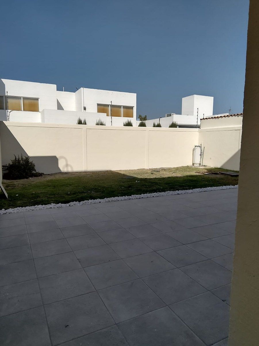 6 de 17: amplio jardín para reuniones