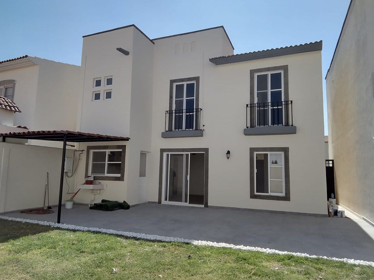 3 de 17: parte trasera de casa