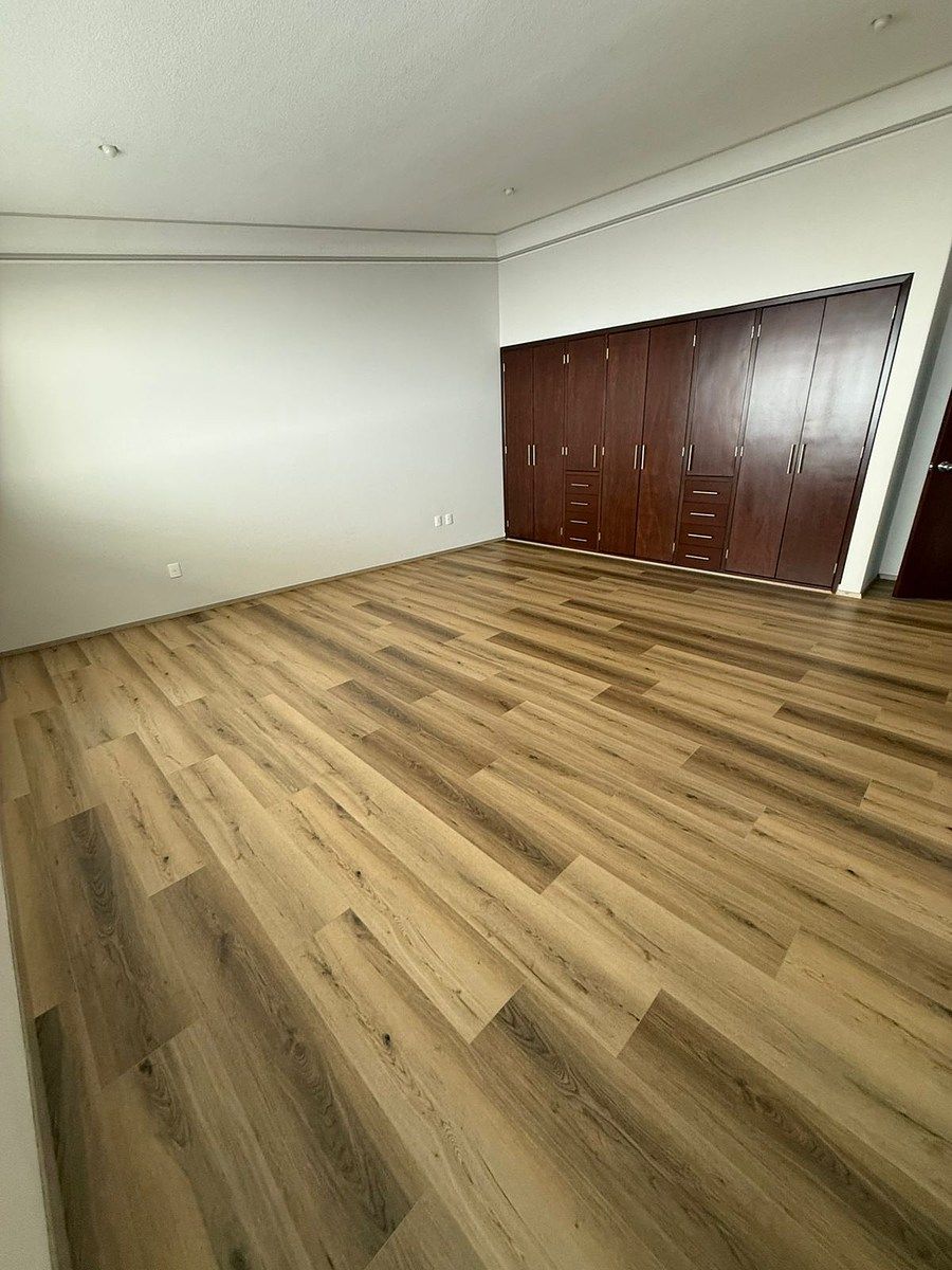 10 of 19: Recamaras acmplias   secundarias espejo con baño y  closet