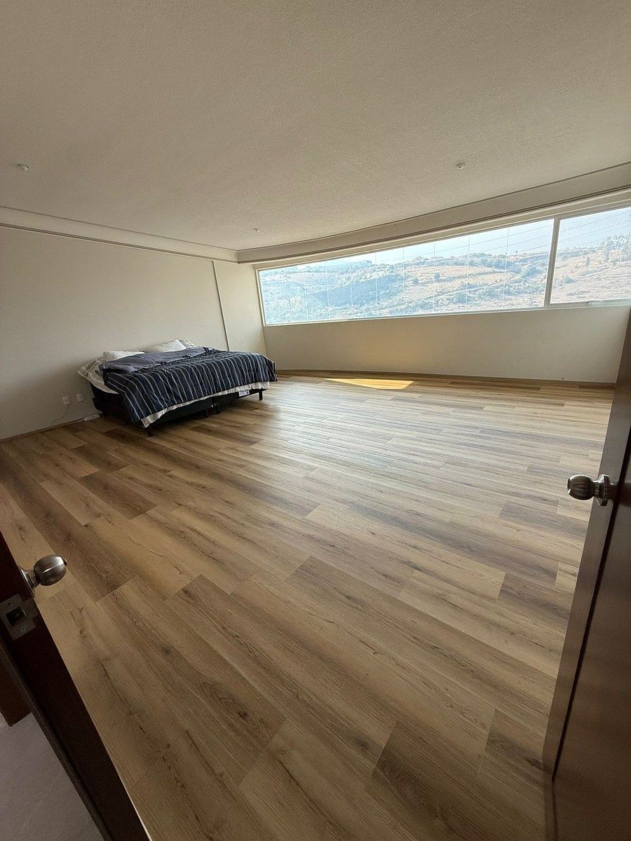 9 of 19: Recamara principal con baño y vestidor  con vista panorámica