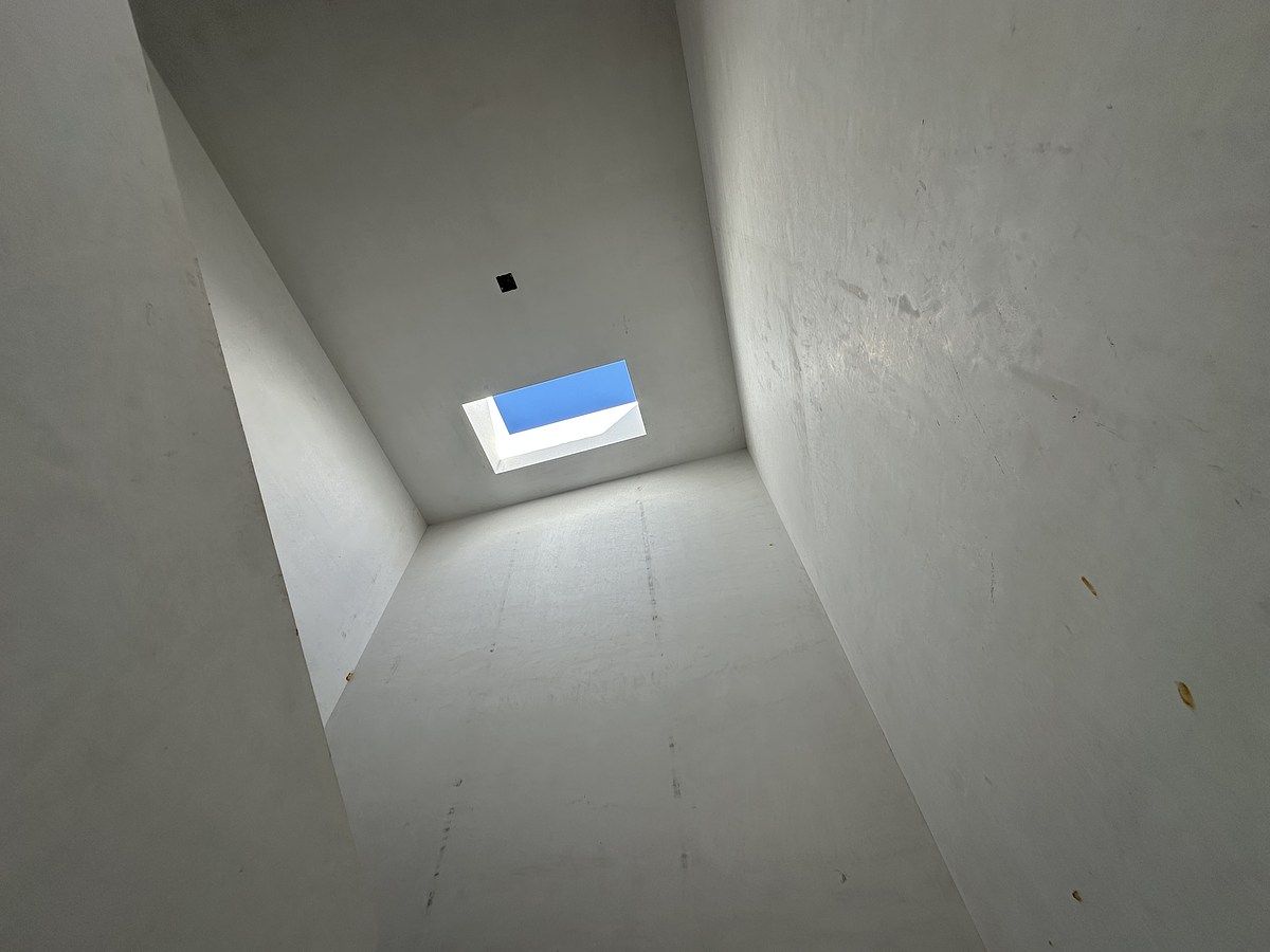 11 de 26: CUBO DE LUZ EN ESCALERAS