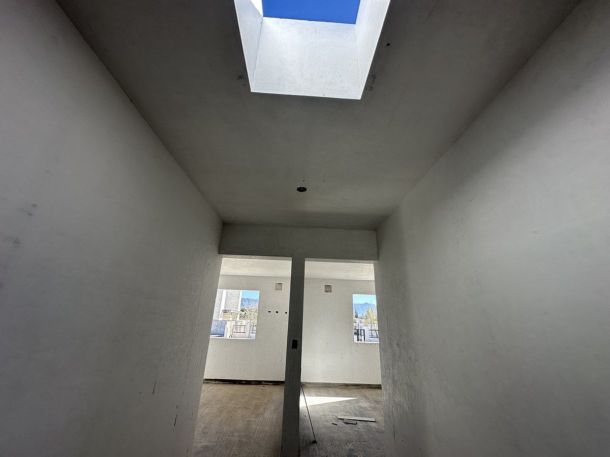 16 de 26: PASILLO HACIA RECÁMARAS