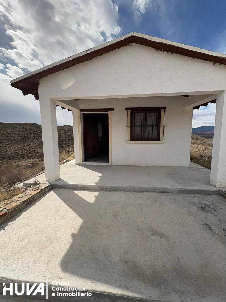 3 de 12: Pequeña casa en la propiedad