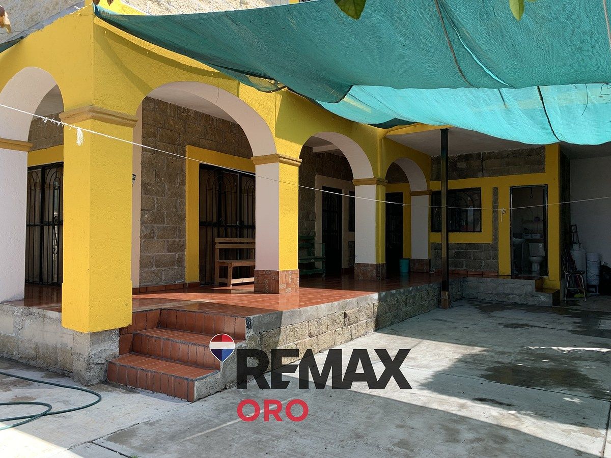 11 de 20: Vista desde el patio hacia cocina