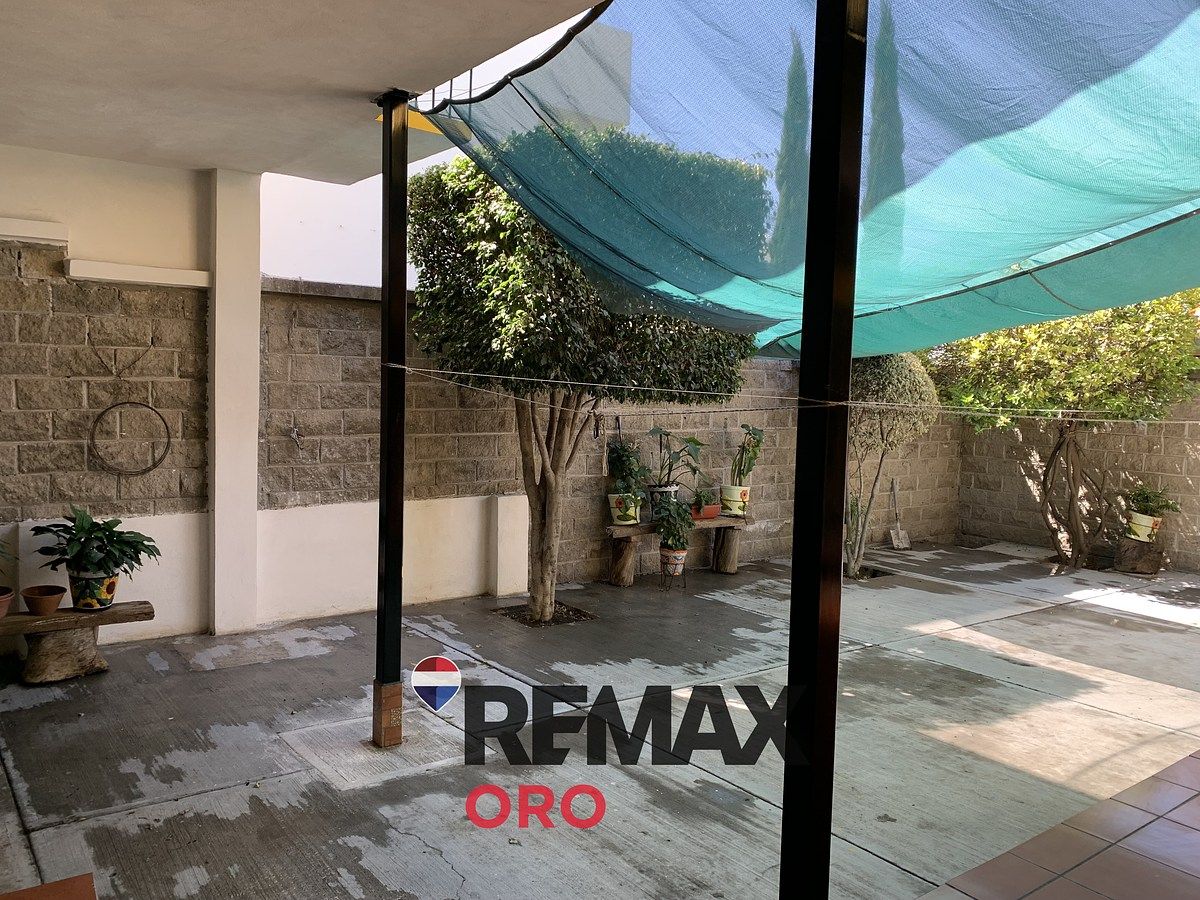 10 de 20: Salida al patio desde la cocina