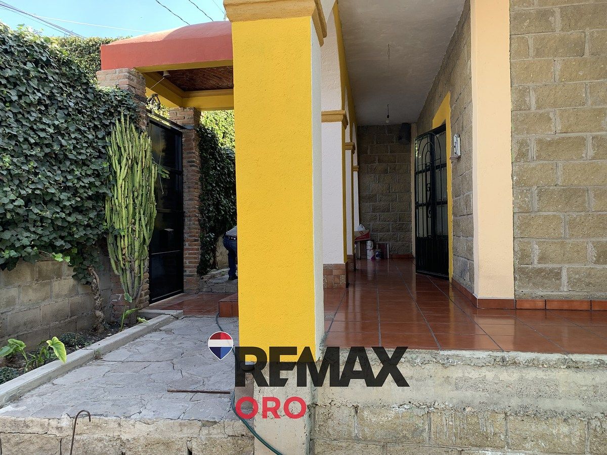 14 de 20: Vista desde la cochera hacia la entrada peatonal