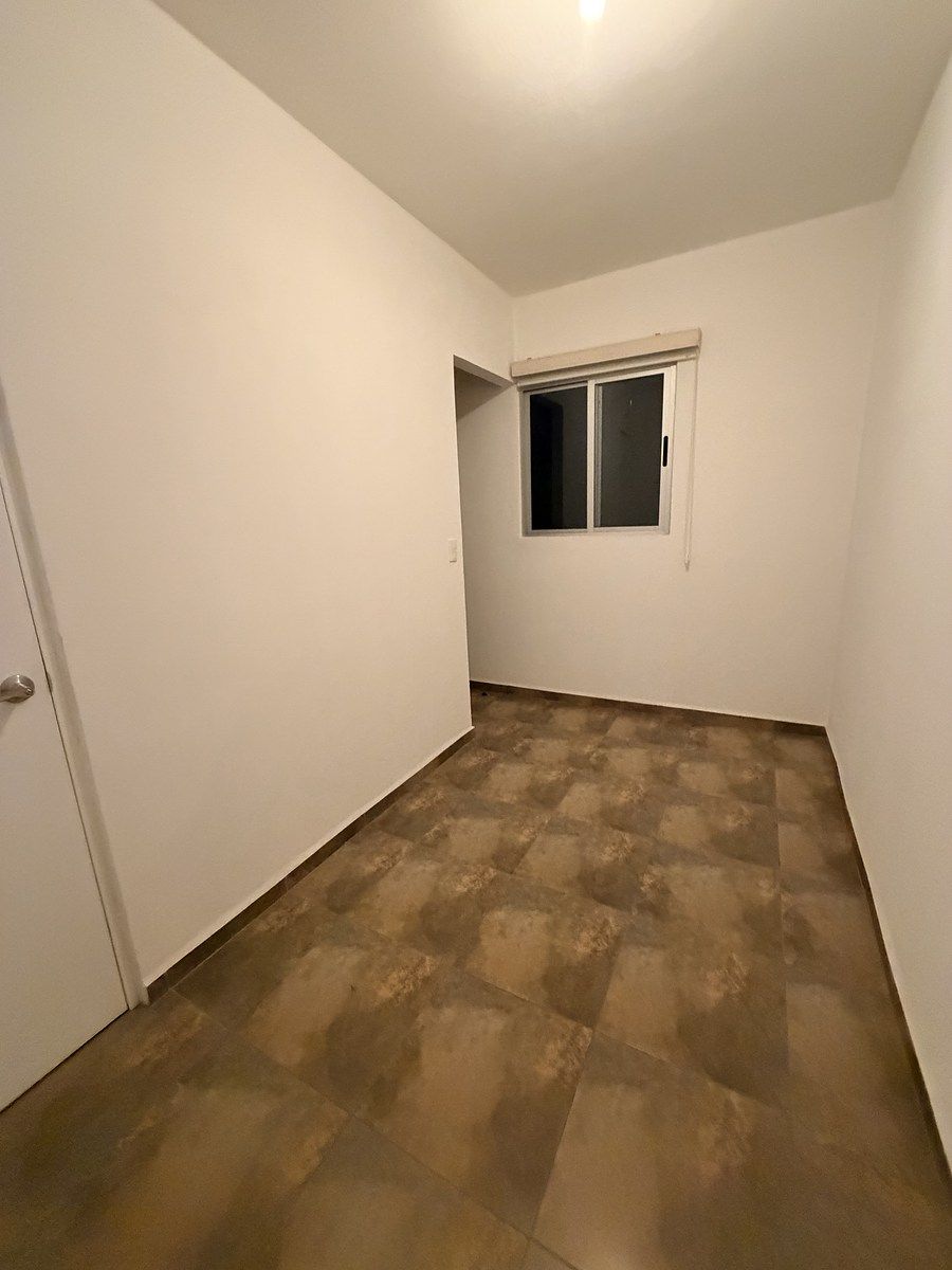 25 de 38: cuarto de servicio