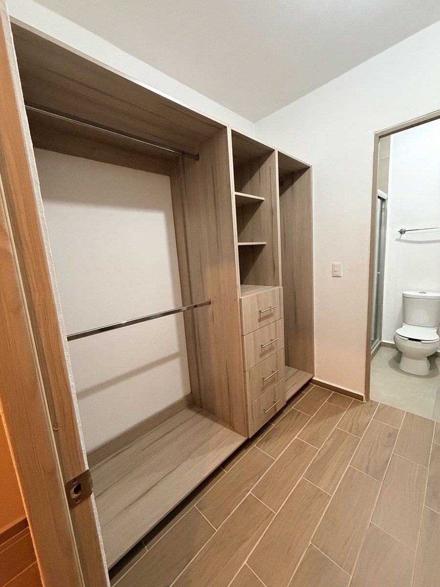 27 de 38: walk in closet