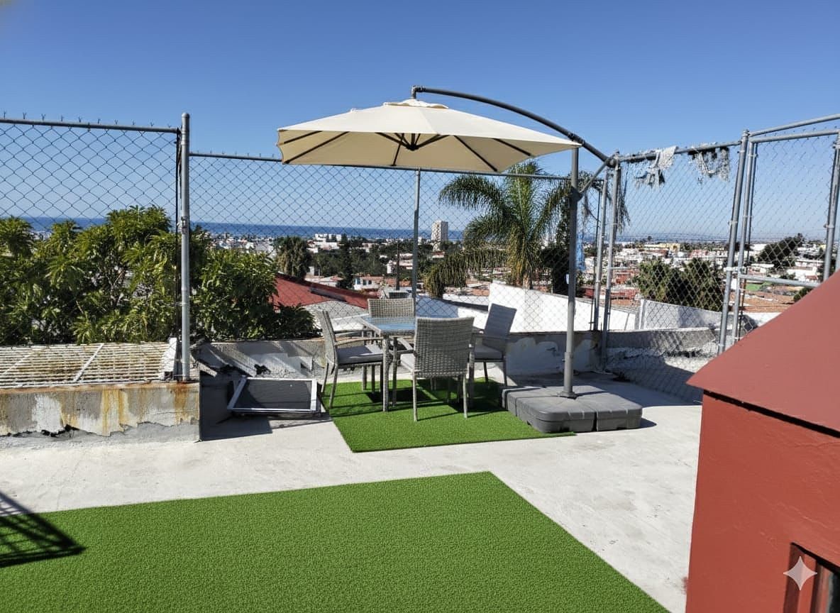 21 of 21: Terraza con vista al mar